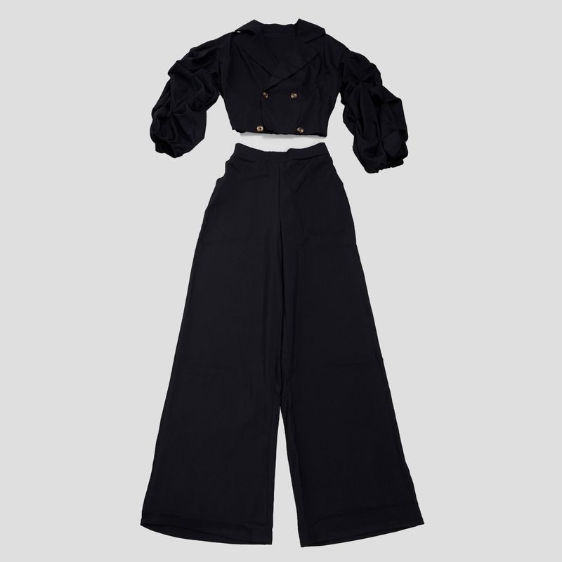 Completo da donna per il pendolarismo: camicetta con ampio risvolto e pantaloni con maniche a pieghe_voghion.com