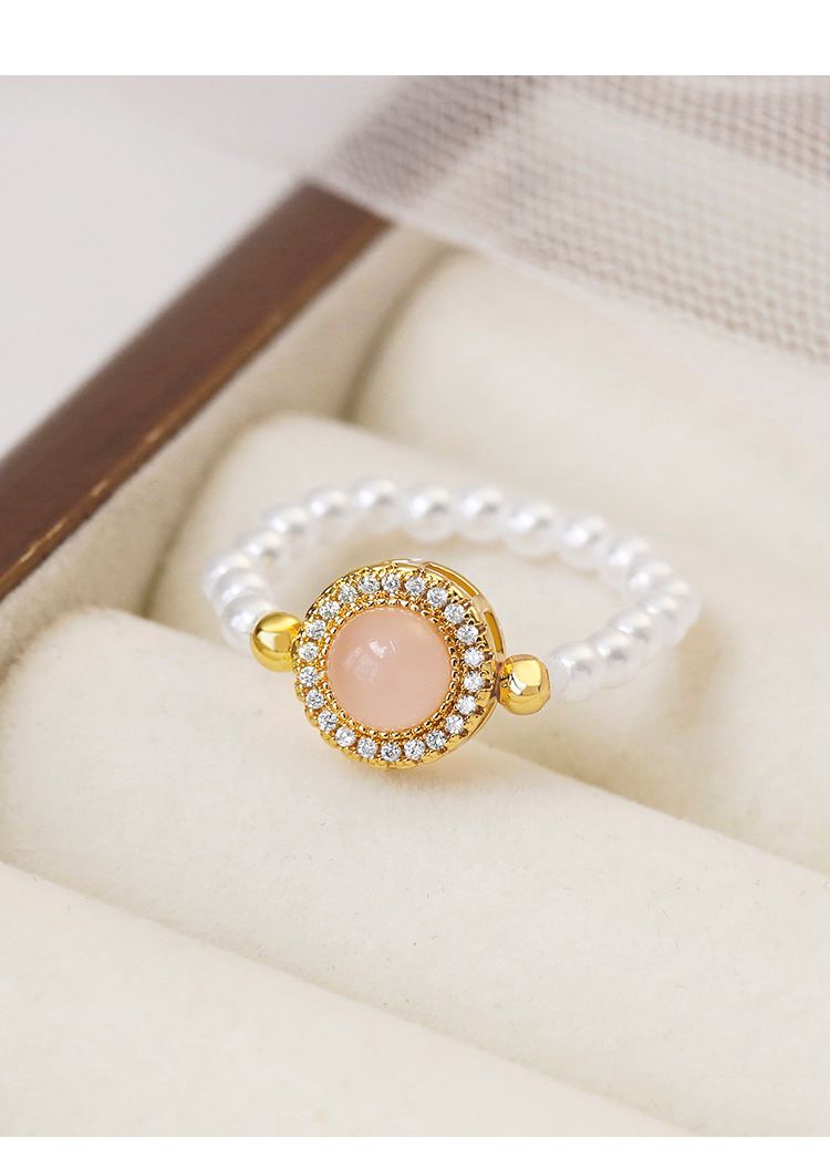 2024 Nuovo anello in pietra di polvere Piccola esplosione di patate dolci Anello elastico con perla ad alto valore cromatico Design di nicchia_voghion.com