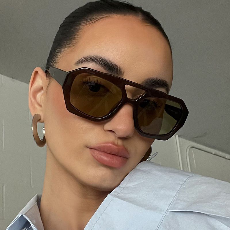 Occhiali da sole da donna Instagram influencer irregolari a doppio raggio, tendenza occhiali personalizzati a contrasto di colore semplice_voghion.com