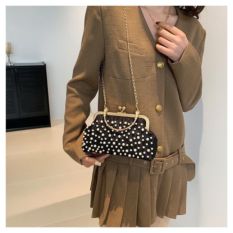 Perlenhandtasche für Damen, exquisite Abendtasche für Prominente, neue trendige Clip-Muscheltasche im Frühjahr 2024_voghion.com