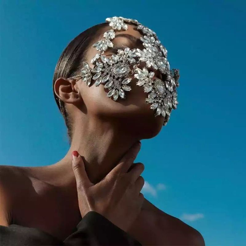 Heiß verkaufte innovative Maske mit Diamantbesatz, Dekoration für Baratmosphäre, Maske mit Strassschmuck für Halloweenpartys_voghion.com