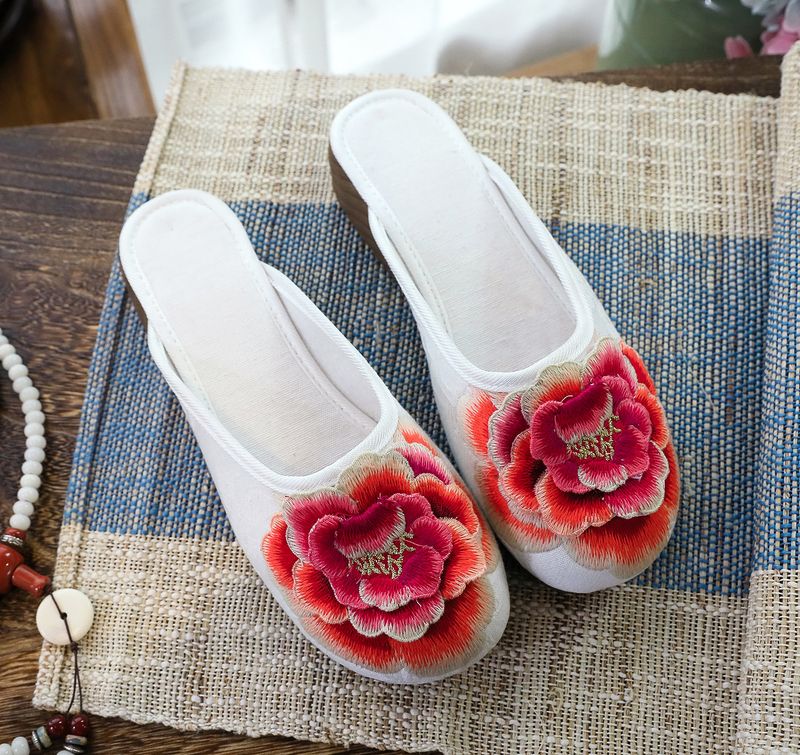 Nei Summerpantoffelen mat Blummen, flaache Buedem, déck breet Féiss, gestickte Schong, Damen Stoffschong fir Oberbekleedung_voghion.com