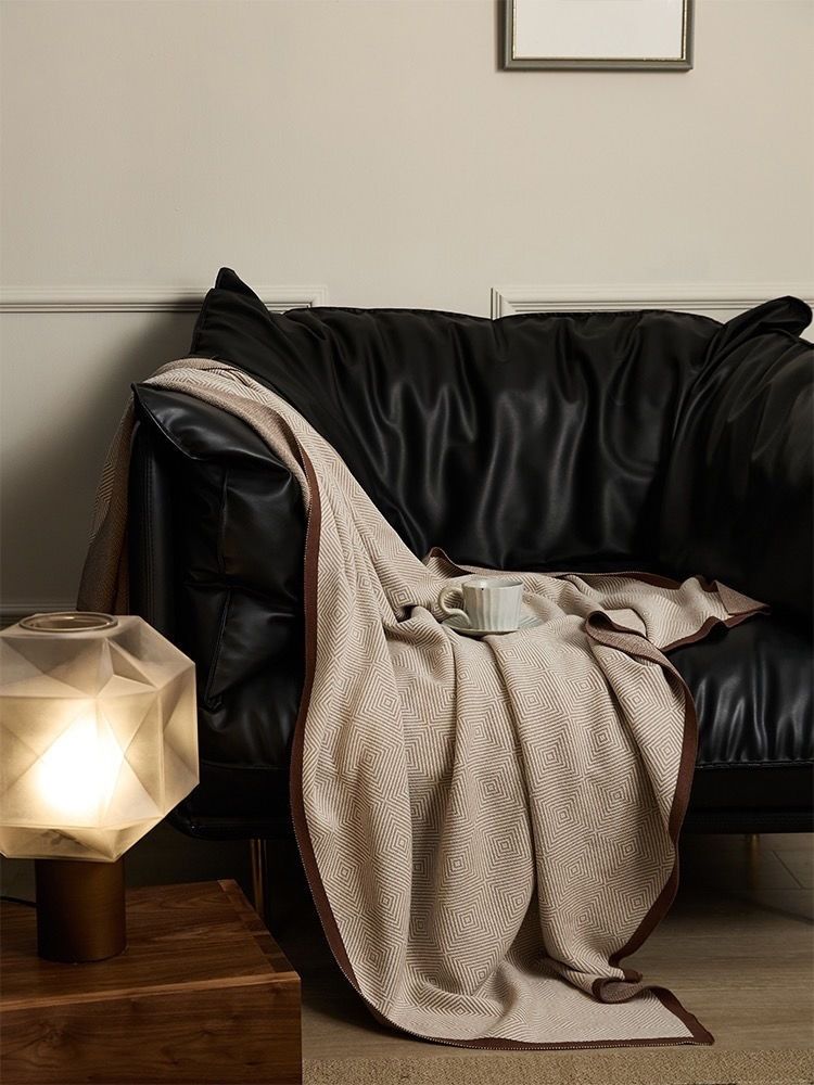 Q3Y Light Luxury Nordic Style Air Conditioning Nap Sofa Throw Bed Airplane Blanket_voghion.com