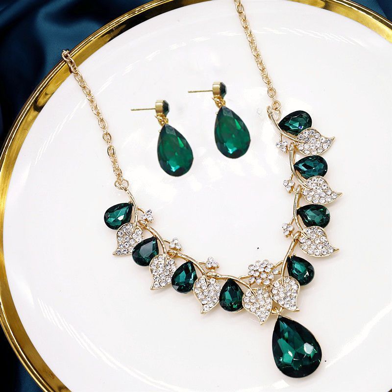 Collana popolare giapponese e coreana alla moda con ciondolo esagerato in lega, maglione corto alla moda, catena con osso_voghion.com