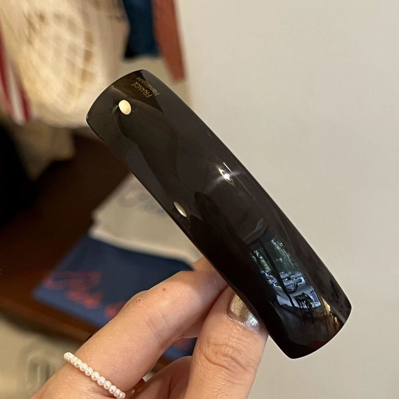 Rote Acetat-Gerade-Feder horizontal mit einem Gefühl von Luxus 2024 neuer High-End-Clip für das tägliche Pendeln, Haar-Accessoire bei_voghion.com