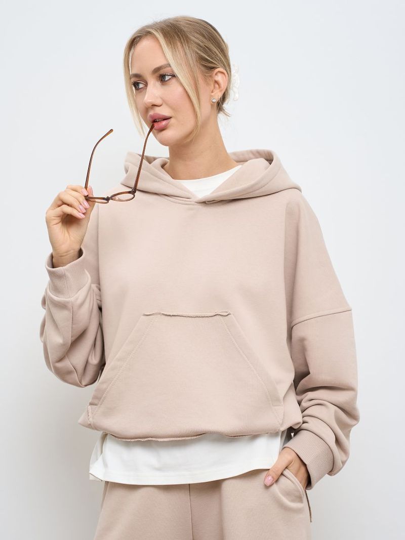 Conjunto moderno de moletom com capuz e calça jogger – Look casual streetwear (Branco/Preto/Bege/Rosa) Tendências da moda_voghion.com