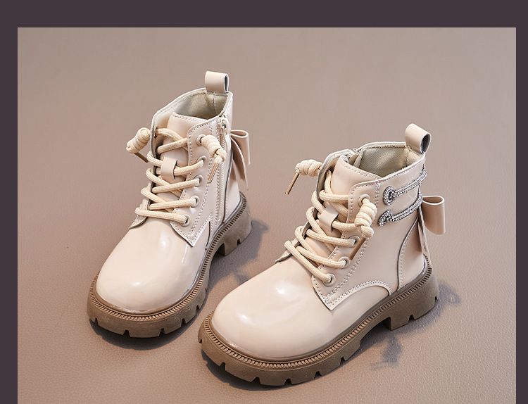 Martin 2023 Autunno Nuovo Ragazza Stile Inglese Tinta Unita Pelle Lucida Stivaletto Corto, Misura Media Bambini Sfilata di Moda_voghion.com