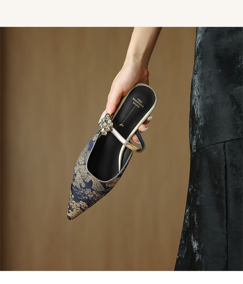 Sandalias de tacón bajo con diamantes de agua para mujer, estilo nuevo de verano, con tiras de una palabra, tacón grueso, puntiagudas, de seda, con suela plana, Baotou Cool_voghion.com