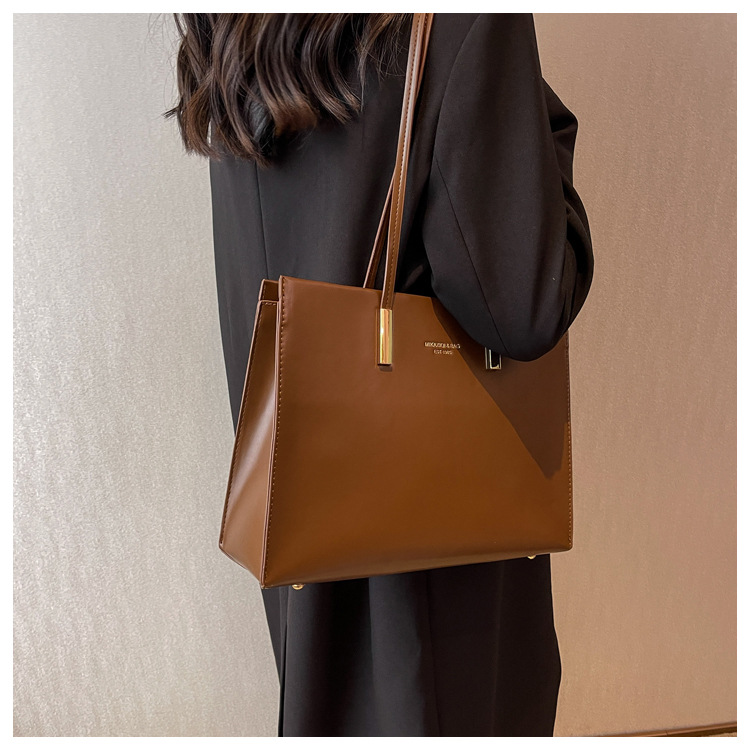 Großvolumige Tasche Damen 2023 Neue High-End-Mode-Nischendesign-Umhängetasche All-Match-Retro-Pendler-Einkaufstasche_voghion.com