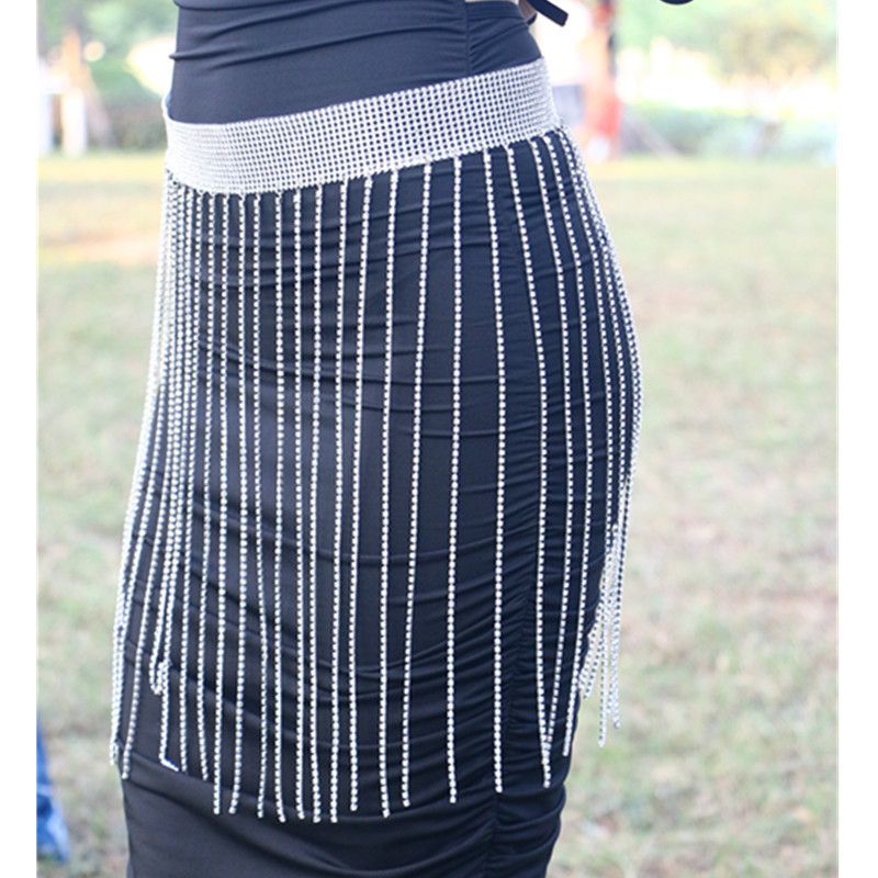 Frangia brillante con strass catena danza performance sul palco cintura catena in vita discoteca ragazza_voghion.com