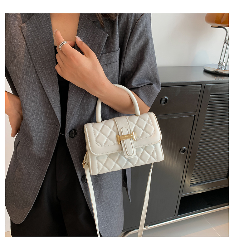 Borsa piccola con filo da ricamo Lingge 2023 Borsa da donna nuova Borsa a tracolla larga all-match in stile esplosivo popolare Borsa a tracolla piccola borsa quadrata portatile_voghion.com