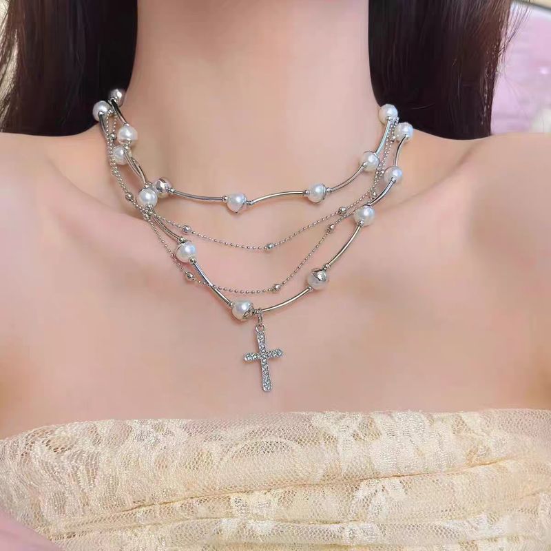 Collana con nappa a farfalla in pietra frantumata di Nicchia, con temperamento leggero e lussuoso per le donne, stile semplice e fatato._voghion.com