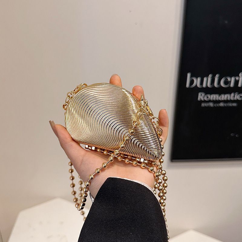 Fashionable Unique Creative Gold Shell Light Luxury Elegant Niche Design High-end Clutch Evening Bag_voghion.com