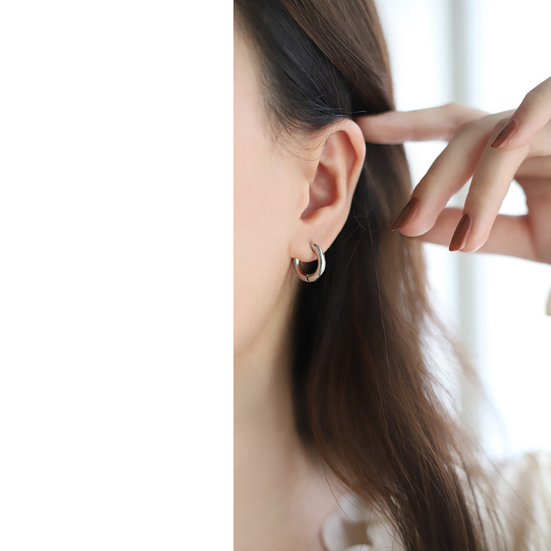 Damenschmuck – Modische Ohrclips in Herzform aus zweifarbigem Metall, schickes Design im französischen Stil, trendige und einzigartige Farbbeständigkeit in Silber_voghion.com