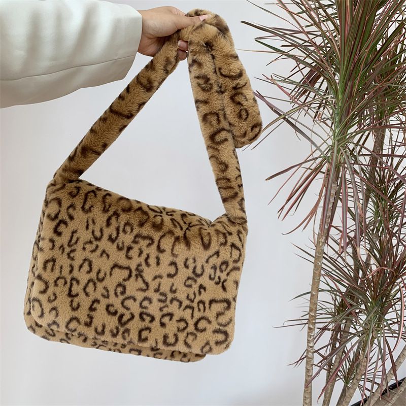 Borsa a tracolla da donna in pelliccia sintetica di visone con stampa leopardata, spaziosa borsa A4 per l'uso quotidiano, borsa a tracolla alla moda e alla moda_voghion.com