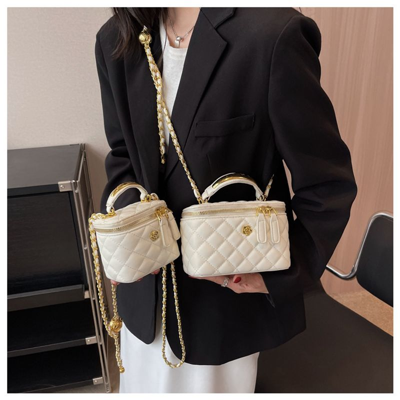 Moda femminile Piccola pallina d'oro Catena Texture Trucco Eleganza Scatola portatile Fan Han Spalla singola Diagonale a cavallo_voghion.com