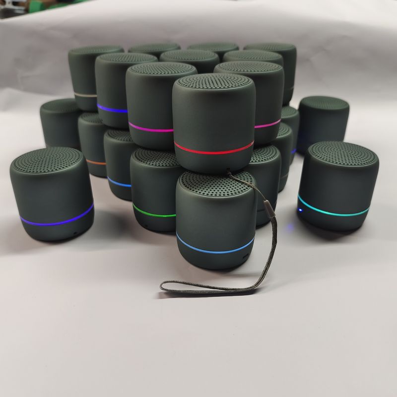 Alto-falante Bluetooth portátil com controle de voz por IA - Mini alto-falante sem fio com graves profundos, à prova d'água e poeira para ambientes externos_voghion.com