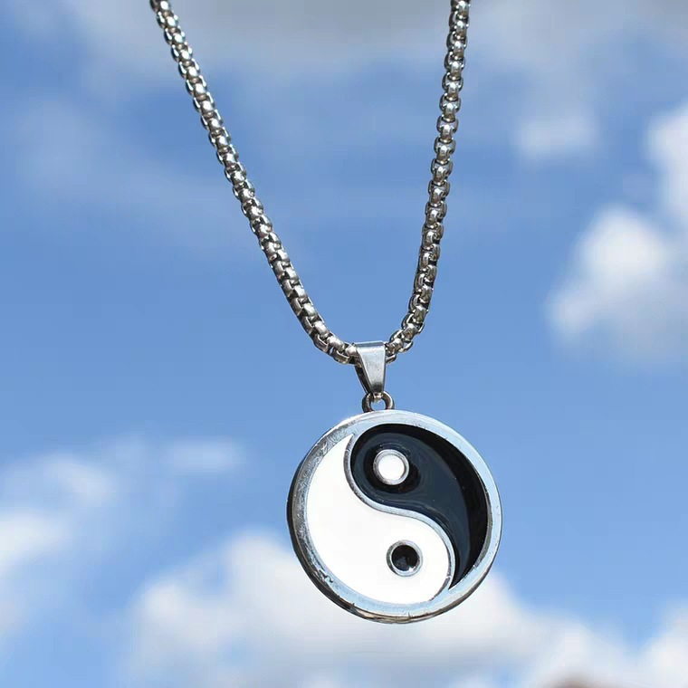 Collier créatif Taiji Bagua boussole en acier titane et acier inoxydable, accessoires de marée Disco, pendentif chaîne de pull_voghion.com