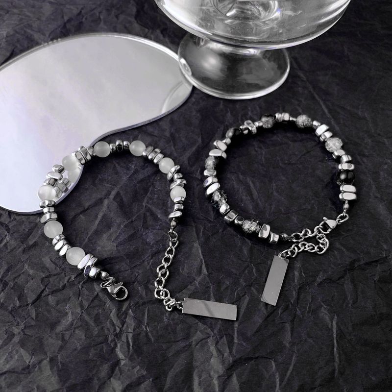 Den senaste omgången av designade kattögonstensarmband skarvade med INS trendiga handtillbehör titanstål obsidian herr- och damarmband_voghion.com