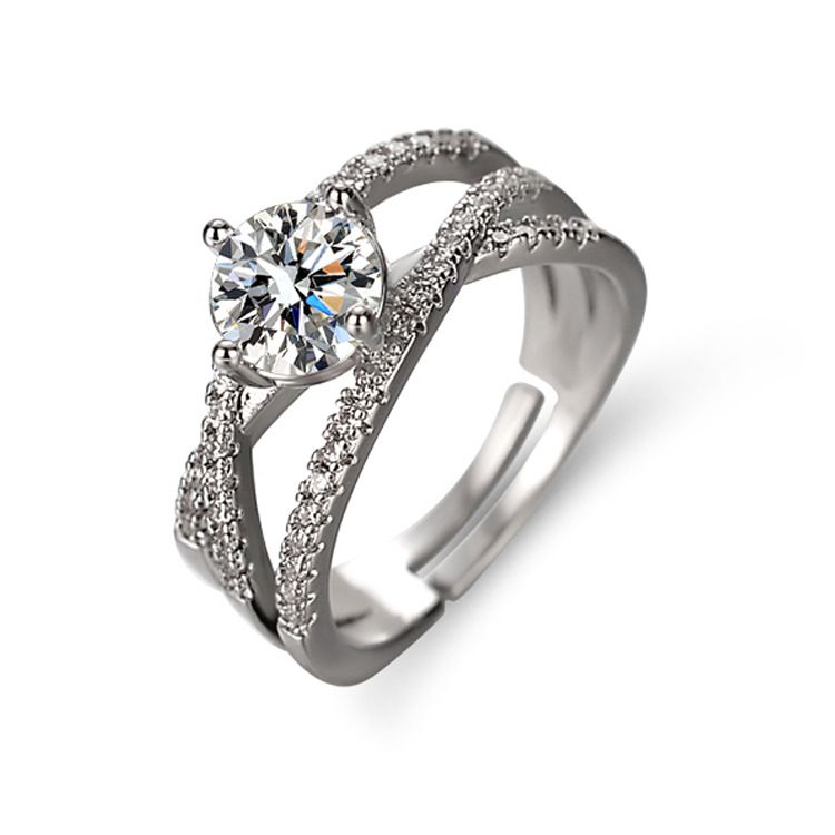Streaming live di un anello di moissanite da un carato, intrecciato con vite e tre generazioni, design dell'anello di fidanzamento_voghion.com