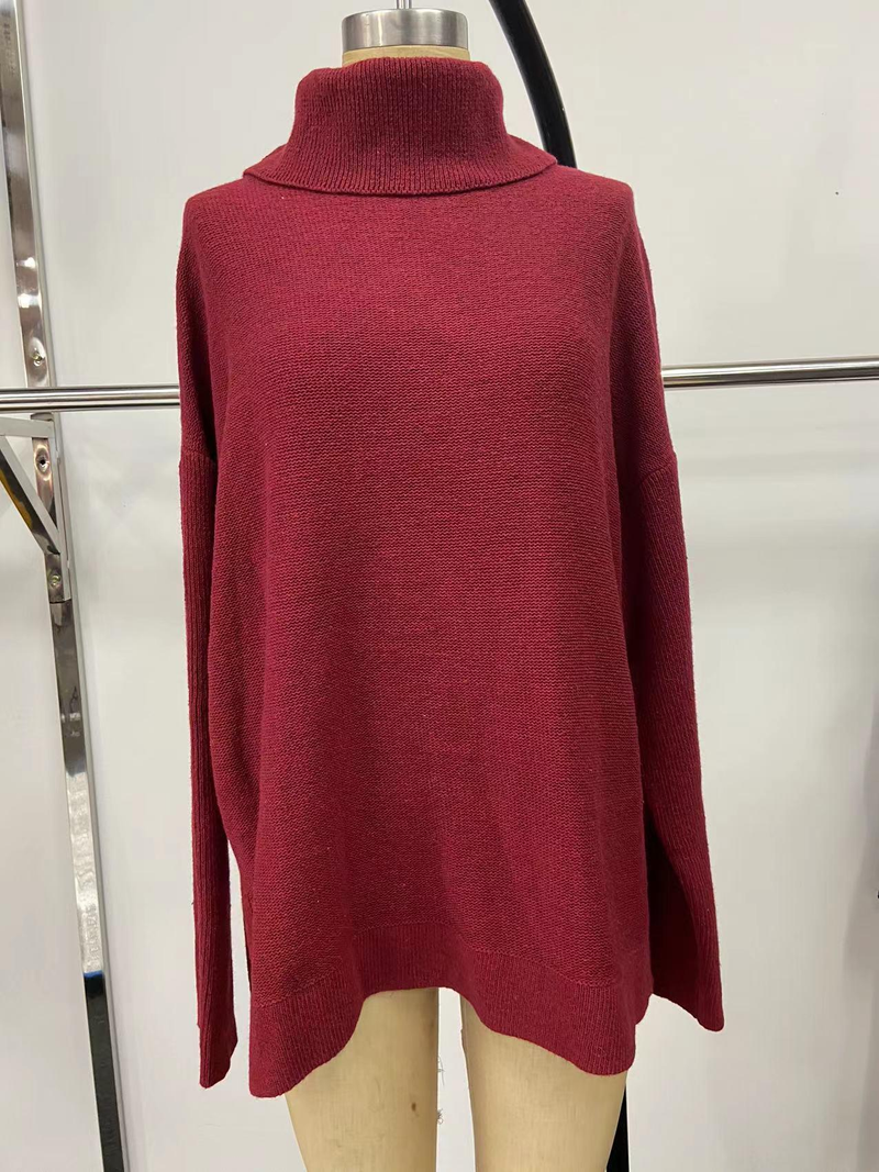 Dametrøje med høj hals, oversized pasform, mellemlang pullover med flagermusærmer, slidskant og bælte_voghion.com