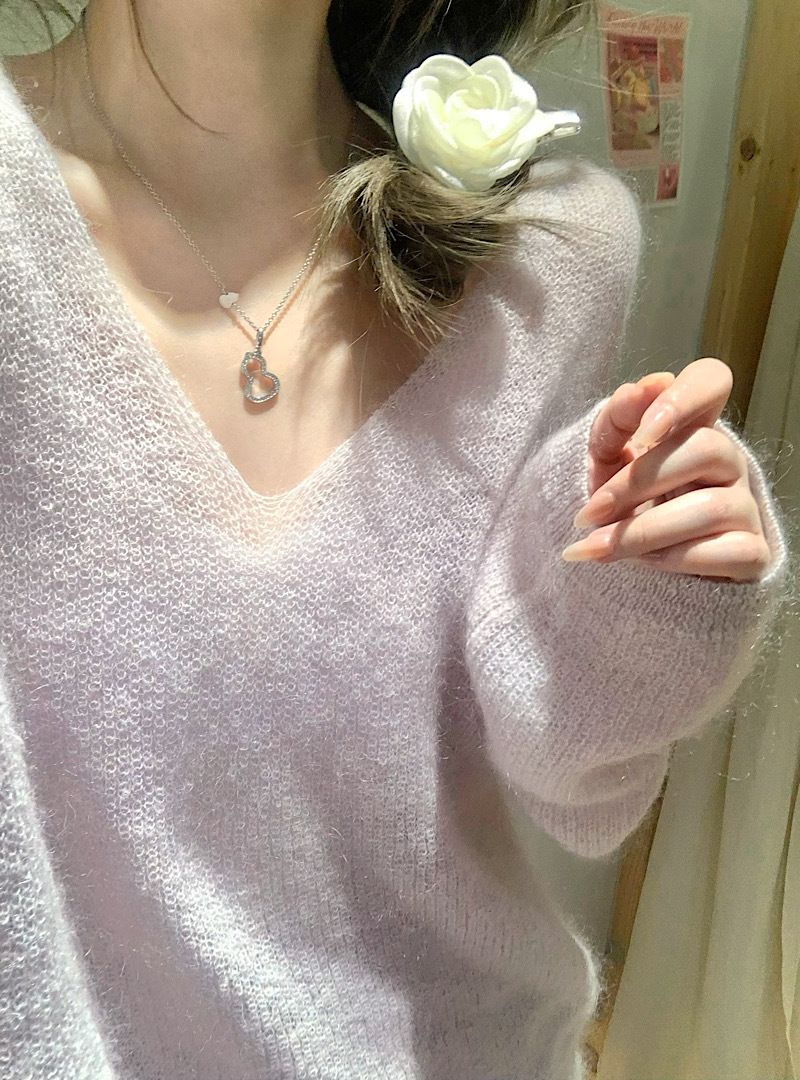 Pull en mohair à col V pour femme, coupe ample et flatteuse, manches longues, idéal pour le printemps._voghion.com