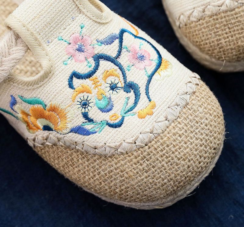 Pantofole, Lino piatto, 2025 Nuove scarpe in tessuto ricamato in stile etnico con alluce, Pantofole da esterno fresche da donna_voghion.com