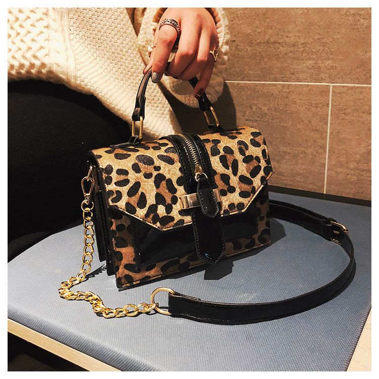 2024 Nuova borsa quadrata piccola da donna con motivo leopardato, moda, borsa a tracolla diagonale a catena versatile, edizione coreana_voghion.com