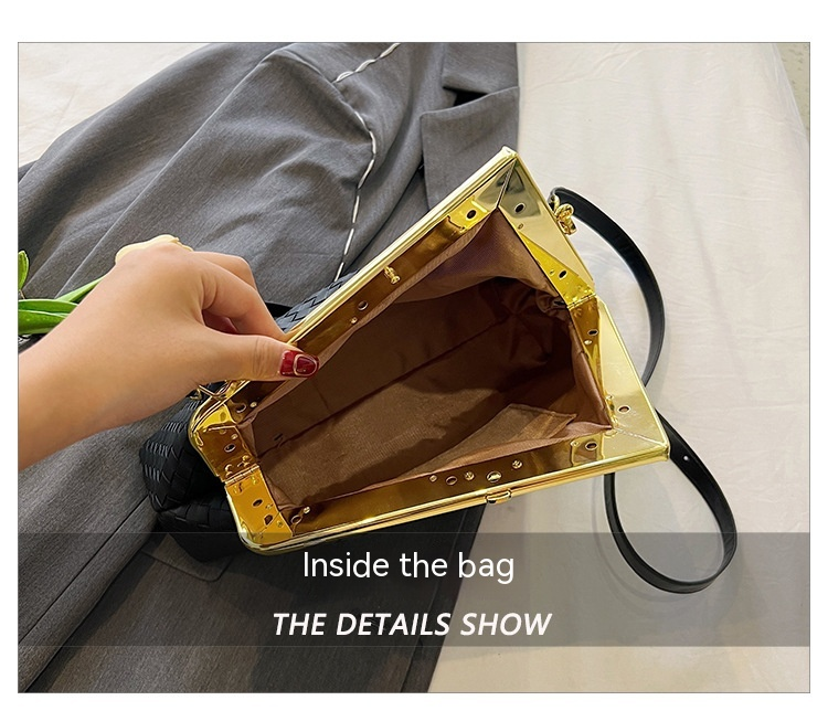 Schulter Tasche 2023 Sommer Neue Beliebte Woven Clip Mode Umhängetasche Hohe Qualität Hand Tragen Kleine Quadratische Tasche_voghion.com