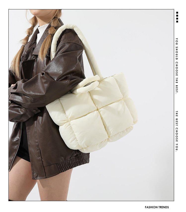 Tote 2024 Herbst/Winter Achselhöhle Plaid Weichschaum gefüllte Baumwollkissentasche Vielseitige Einzelschulter Damenhandtasche_voghion.com