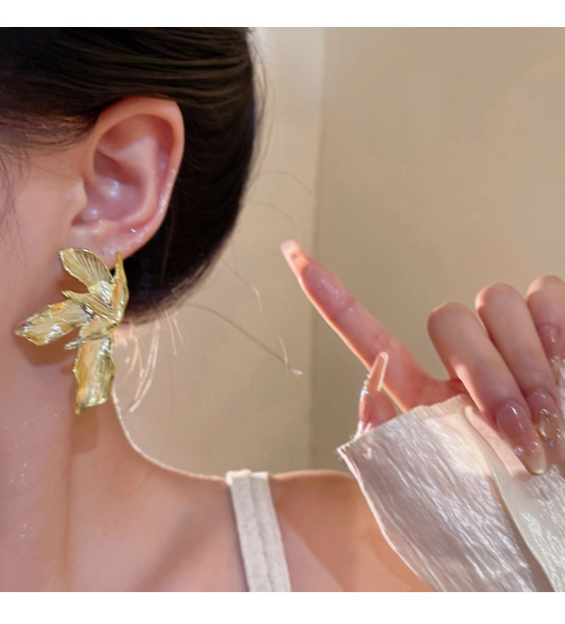 Niche High-End Leaf For Women, Light Luxury, Unique, Exaggerated 3D Petal Earrings_voghion.com