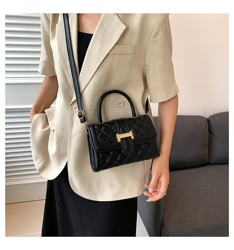Borsa piccola con filo da ricamo Lingge 2023 Borsa da donna nuova Borsa a tracolla larga all-match in stile esplosivo popolare Borsa a tracolla piccola borsa quadrata portatile_voghion.com