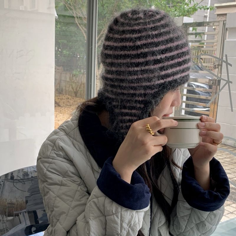 Cappello e sciarpa in lana a righe calde autunno/inverno 2025, eleganti e versatili_voghion.com