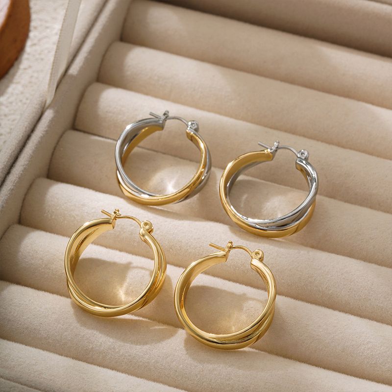 Gioielli da donna in oro K e argento, orecchini e anelli a croce bicolore, stile semplice e lussuoso, abbinati ai colori._voghion.com