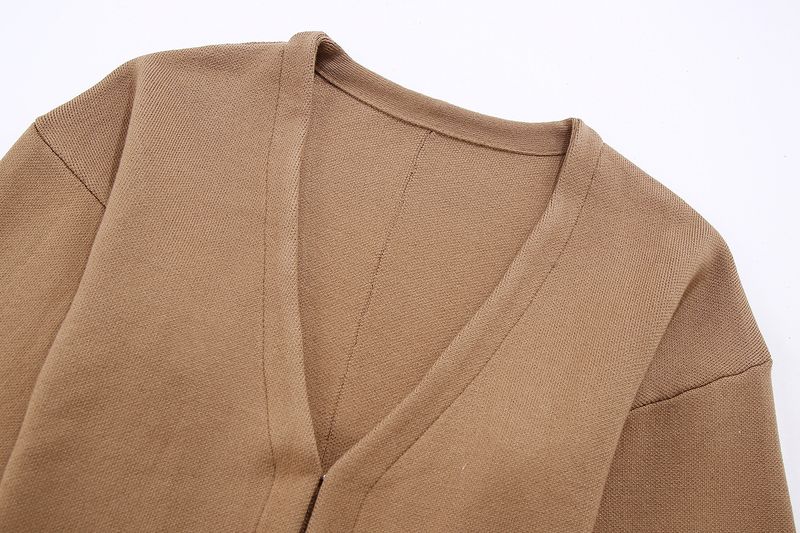 Conjunto de suéter e minissaia de malha para outono e inverno - roupa casual elegante para escritório com mangas compridas e combinação de cores puras_voghion.com