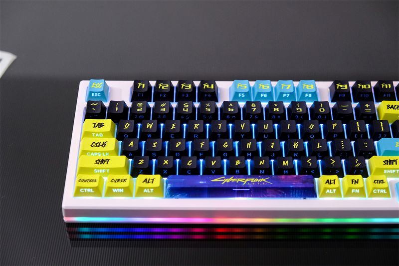 Transparente MadCatz Cyberpunk-Tastenkappe_voghion.com