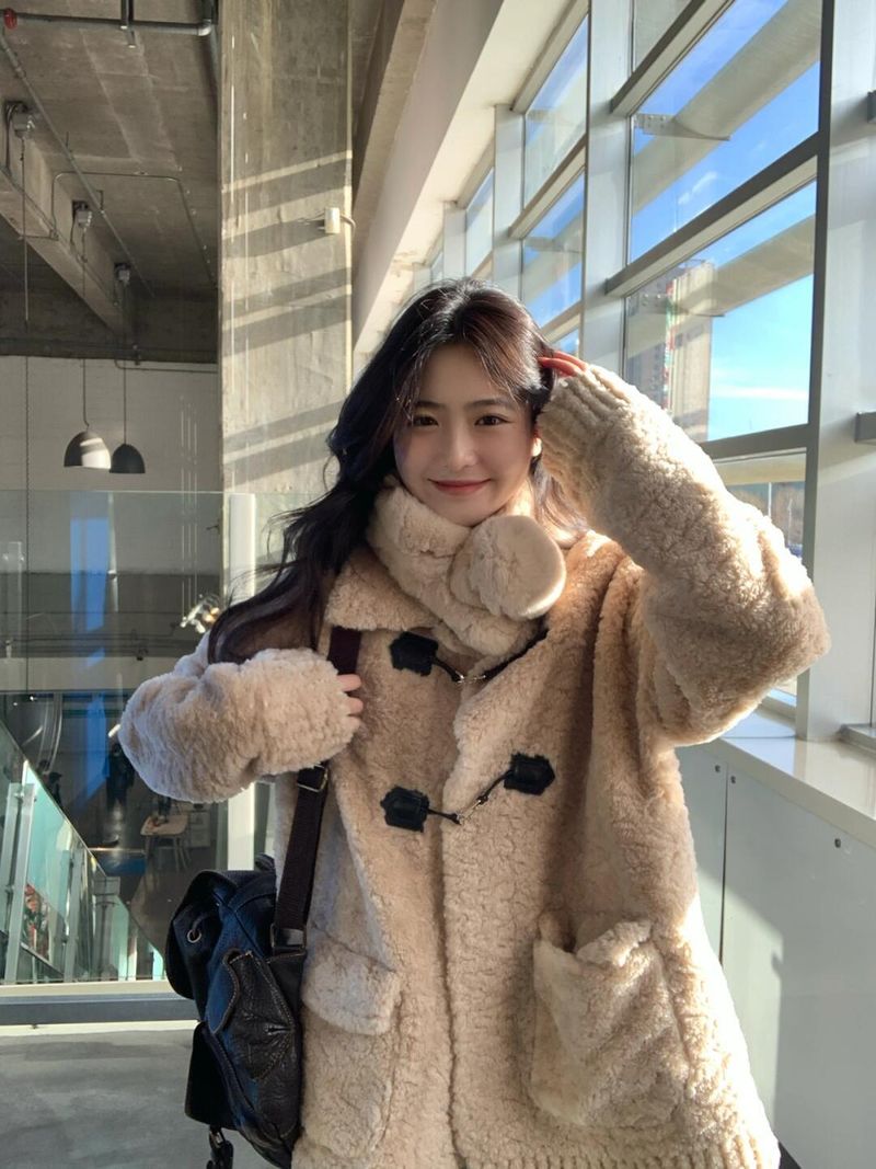 Koreanischer Revers süßer sanfter Milch-Fufu-Lammwolle-Damen-Schaffell-einteiliger flauschiger verdickter Mantel für Herbst und_voghion.com