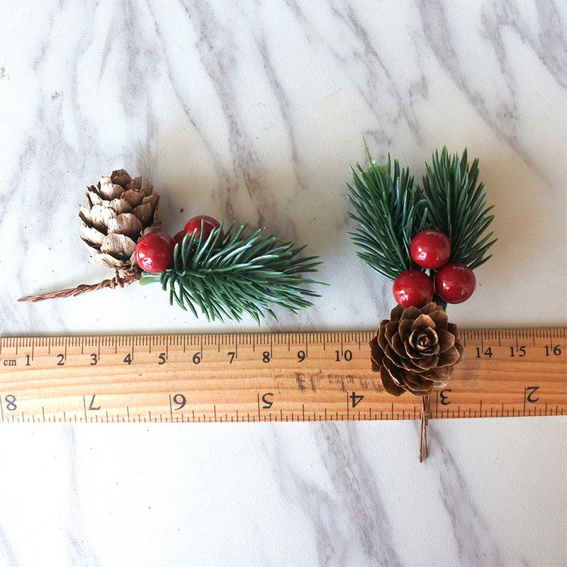 Χριστουγεννιάτικη διακόσμηση Πευκοβελόνα Χριστουγεννιάτικο δέντρο Αξεσουάρ από κουκουνάρι Διακόσμηση κουτιού δώρου Πευκοβελόνα Στέλεχος μούρων_voghion.com