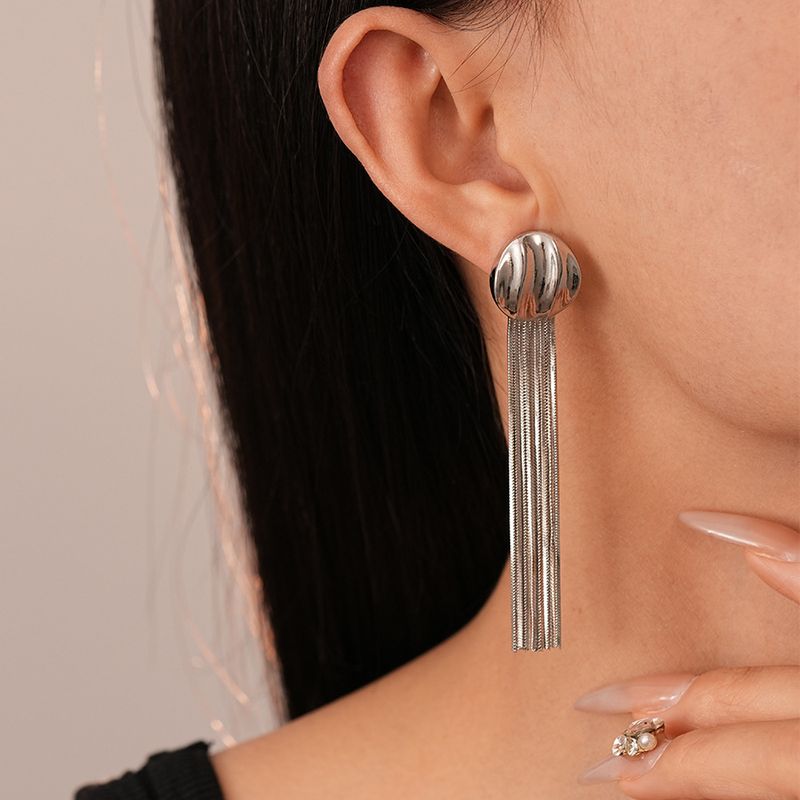 Metallic geometric fringed silver needle earrings elegant niche temperament premium earrings_voghion.com