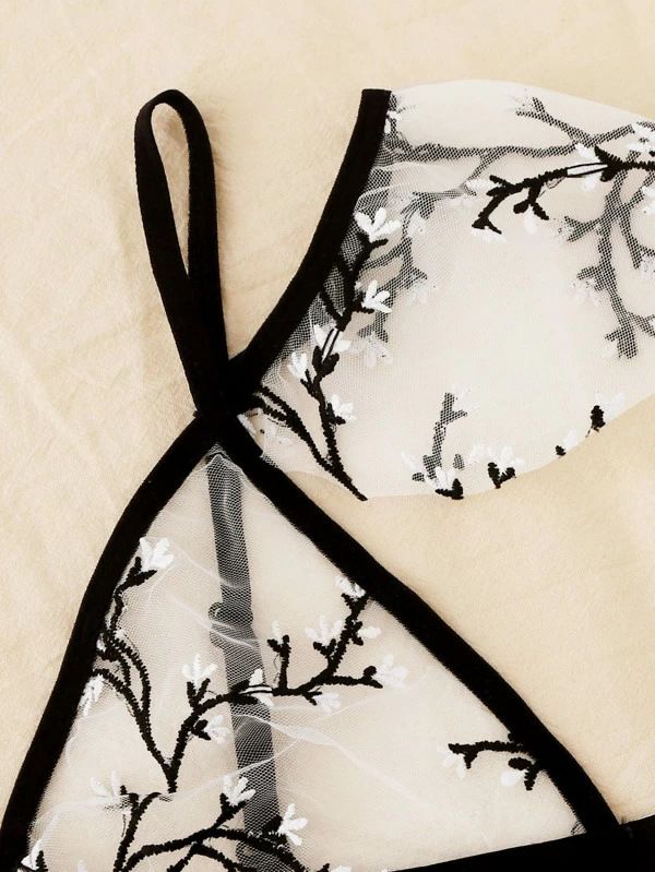 Completo intimo sexy trasparente in rete leggera con ferretto, reggiseno minimizer ultrasottile e coppa triangolare._voghion.com