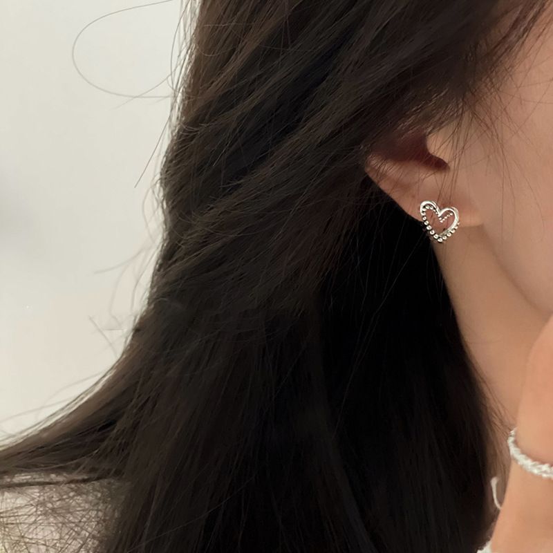 Orecchini a clip con design di nicchia 2023 nuovo stile coreano temperamento orecchini rossi netti orecchini femminili orecchini_voghion.com