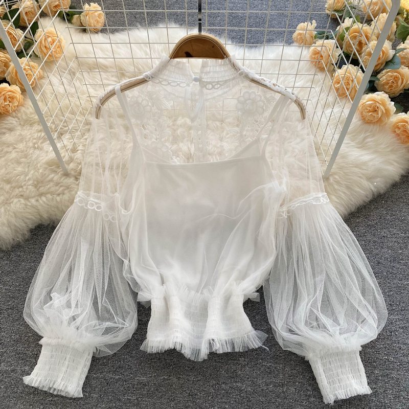 Women's three-dimensional flower collage see-through mesh lantern sleeve slim short top lace base blouse_voghion.com