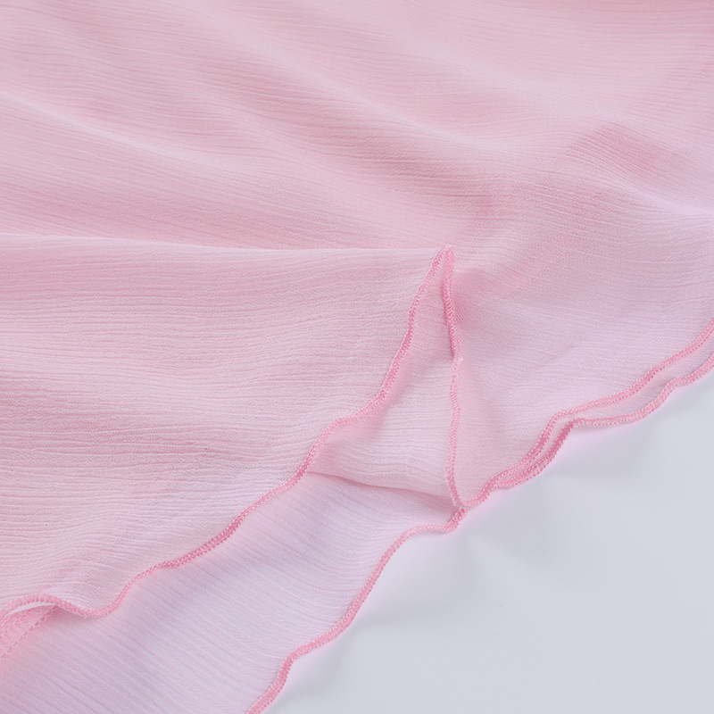 Schmal geschnittenes Damenkleid mit Taillengürtel und ausgestellten Ärmeln_voghion.com