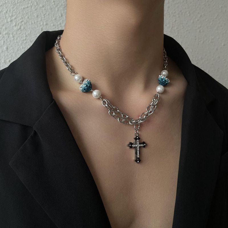 Dräifaarweg Gradient Volldiamant Léift Faarfpassend Kräizanhänger Hip Hop National Trend Neutral Halskette Kann vu Männer a Frae gedroe ginn_voghion.com