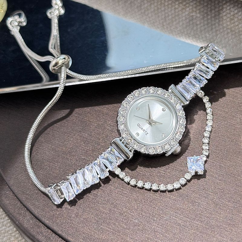 Bracciale da donna con catena decorativa colorata estraibile e zircone intarsiato, piccolo e squisito orologio al quarzo all'ingrosso_voghion.com