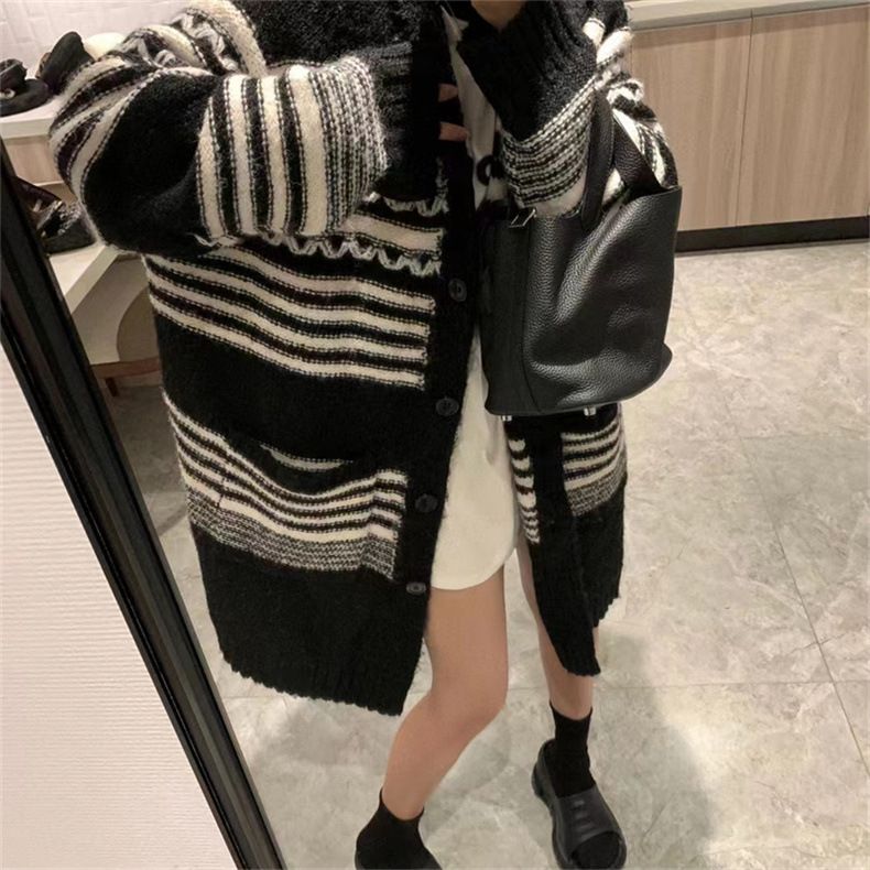 K Retro Wave Stripe Sweater; Black And White Color-blocked Cardigan; Loose Mid-length Knitted Jacket; Hooded Coat For Women_voghion.com