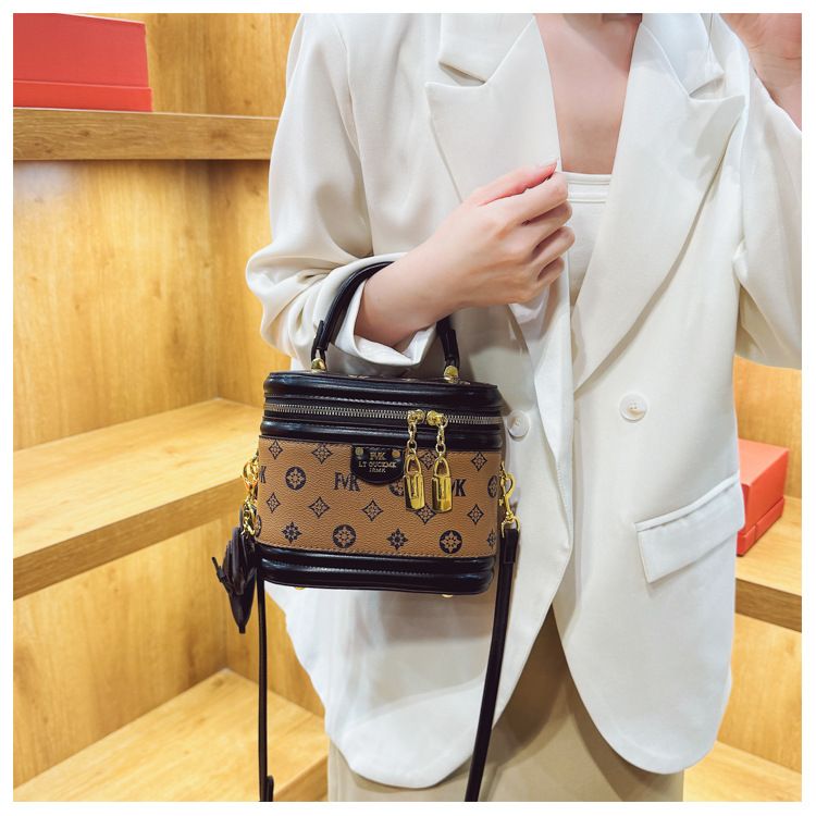 Mode gedruckt für Frauen 2025 Neue französische Stil Single Shoulder Handtasche Kleine Make-up-Tasche_voghion.com