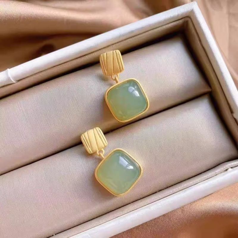 for Women Korean And Japanese Style Short High-end Round Face Suitable Hetian Jade Earrings Versatile Green Studs_voghion.com