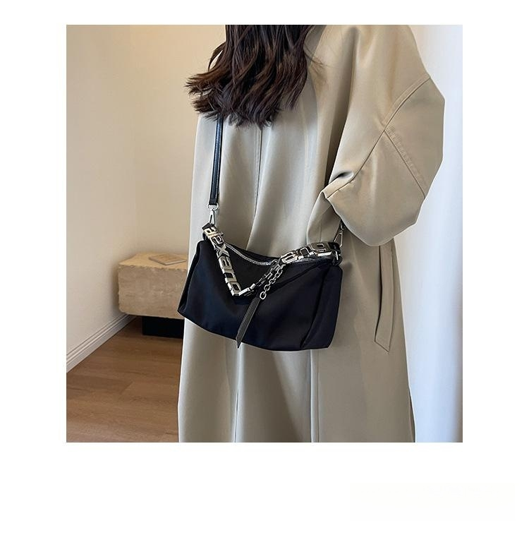 Semplice borsa sotto le ascelle da donna 2023 nuova borsa a cuscino in nylon ricamato tutta borsa a tracolla_voghion.com