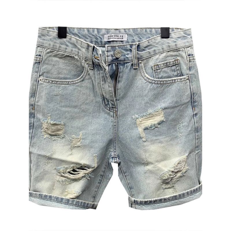 Sommer 2024: Zerrissene Jeansshorts mit trendigem Marken-Look, seitlichen Katzenbart-Details, Patchwork-Details und mittellanger Passform._voghion.com